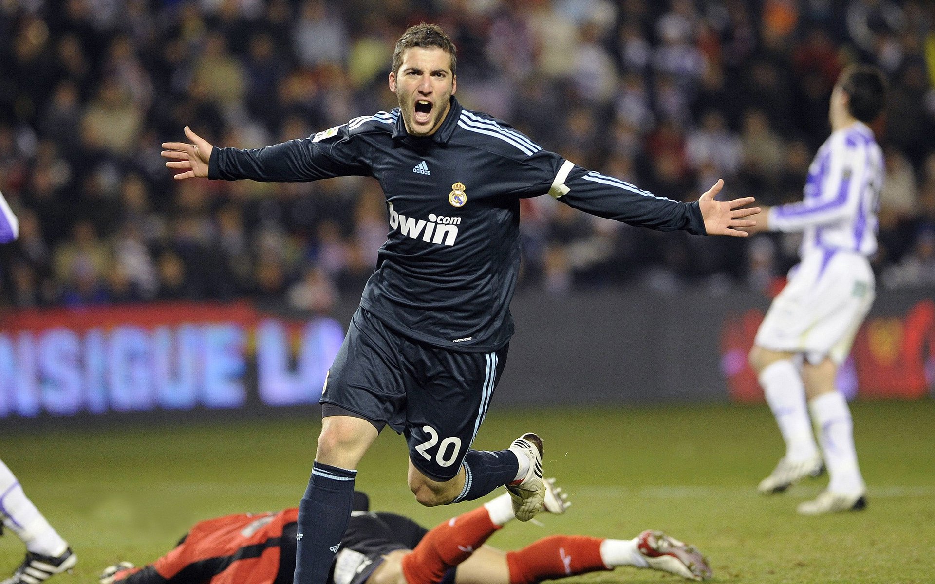 开云体育在线登入-“西甲明星纷纷发光发热，冲击联赛桂冠”，西甲明星球员